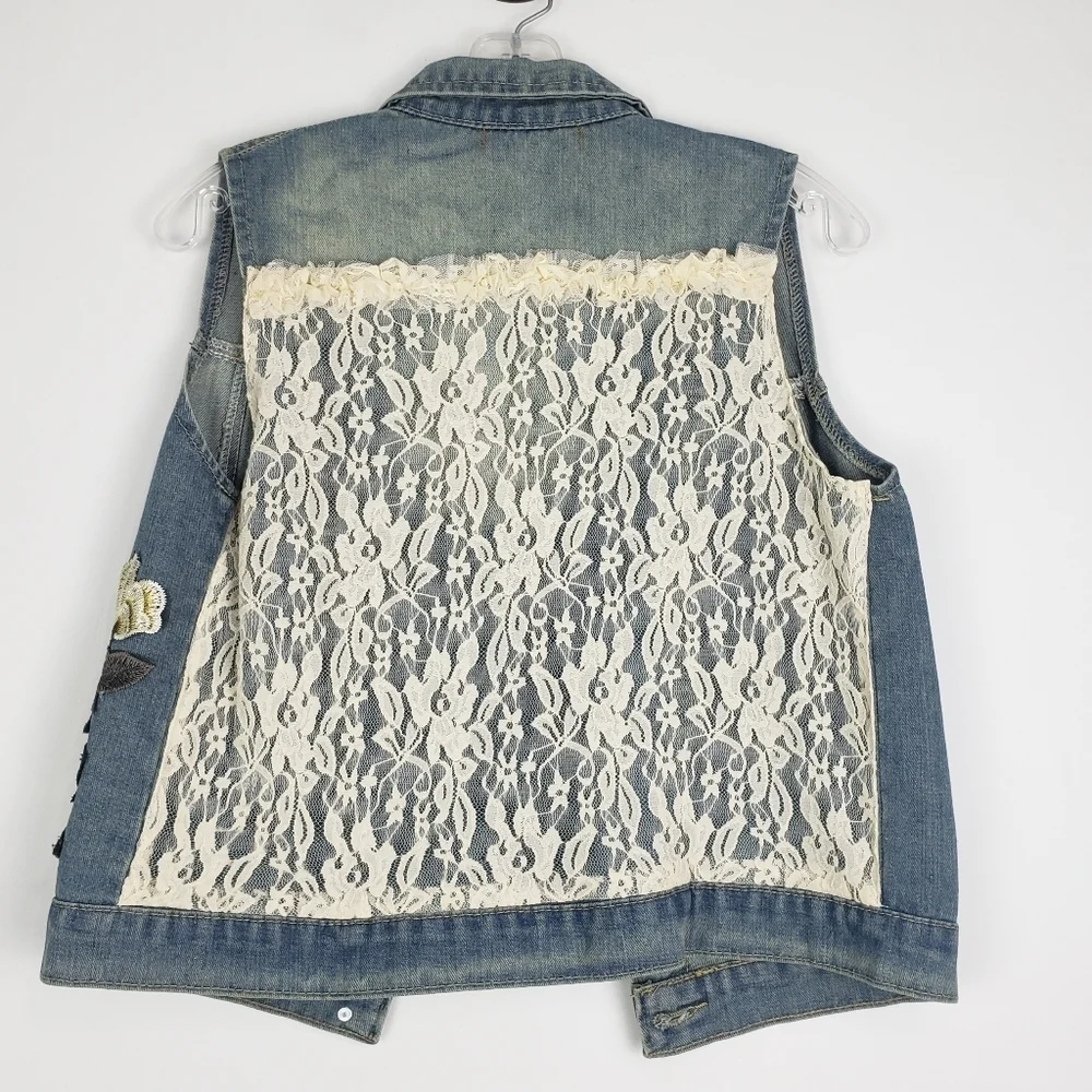 NWT Paisley Vine‎ Denim Vest Embroidered with Lace
